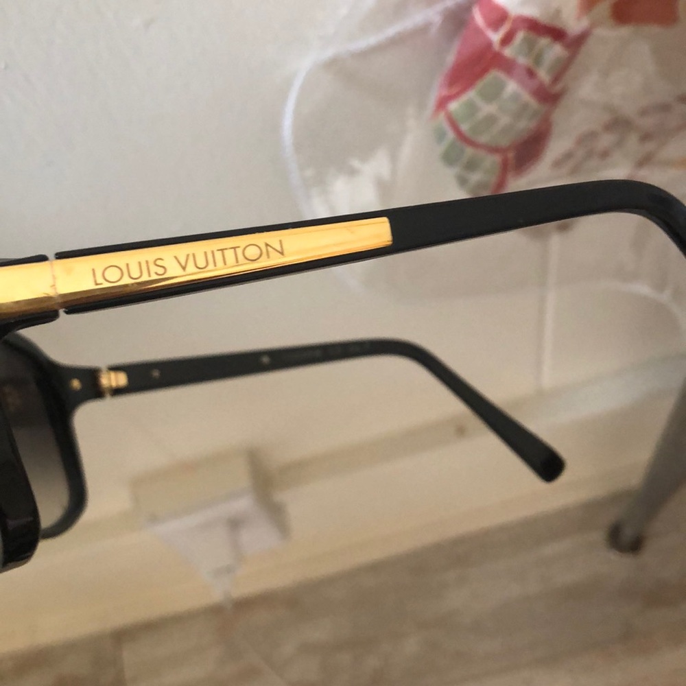 Louis Vuitton Sunglasses. - Picture 5 of 5